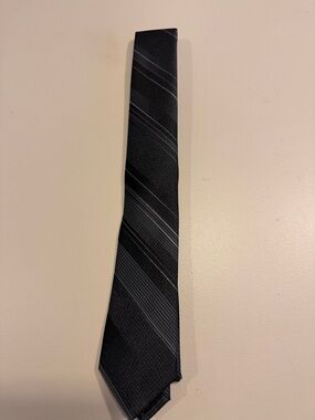 Egara Classic Black & Gray Stripe Neck Tie.  NWT